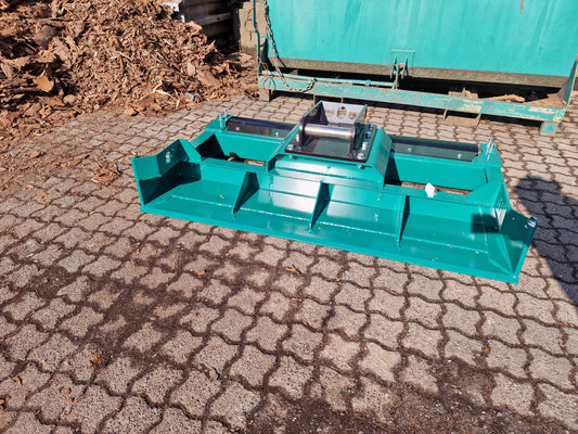 Anbaugeräte Planierbalken / Reisigrechen / Sieblöffel usw.  mieten Vermietung Baumaschine
